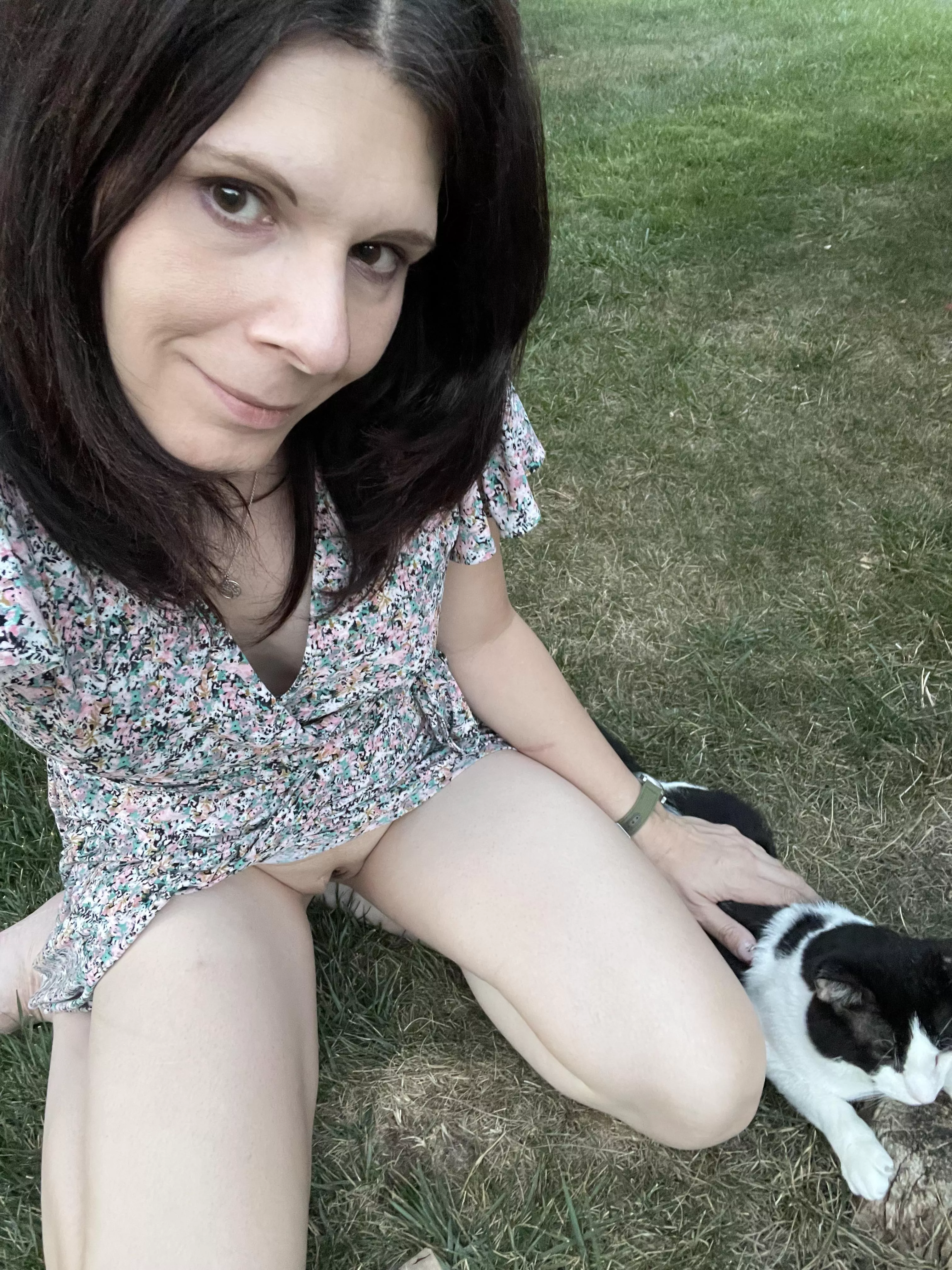 While I pet one kitty…you can pet the other 🐈‍⬛42F