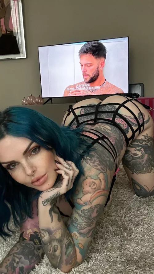 Who wants to watch TV with her?