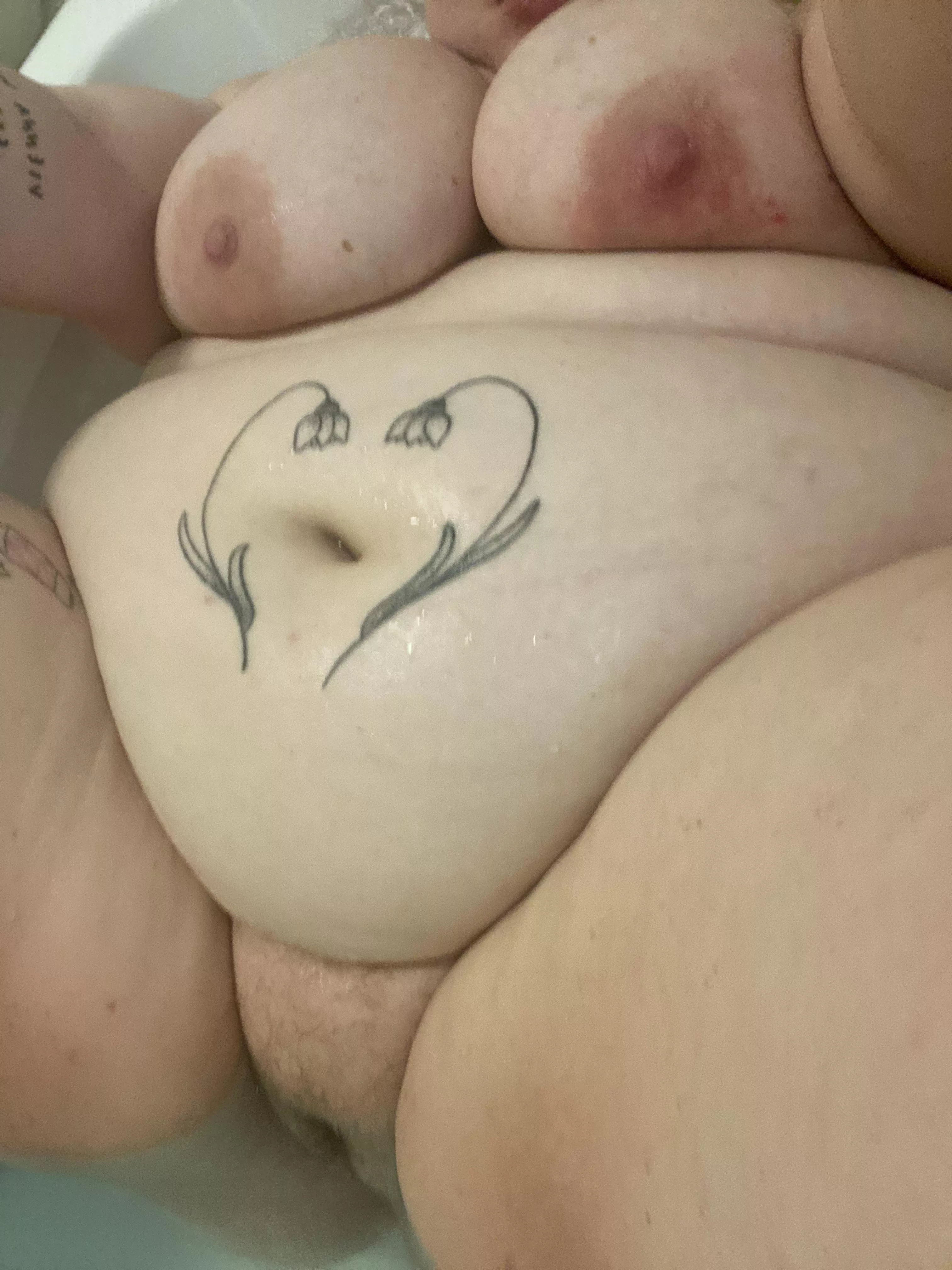 You like your girls wet?😜