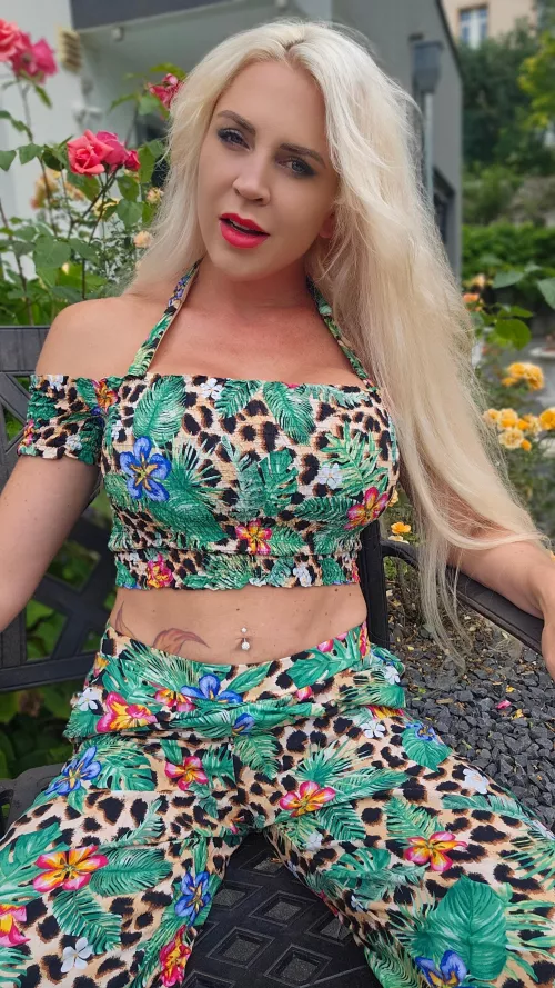 Aging has given this 60y/o the wisdom to master the art of seduction.