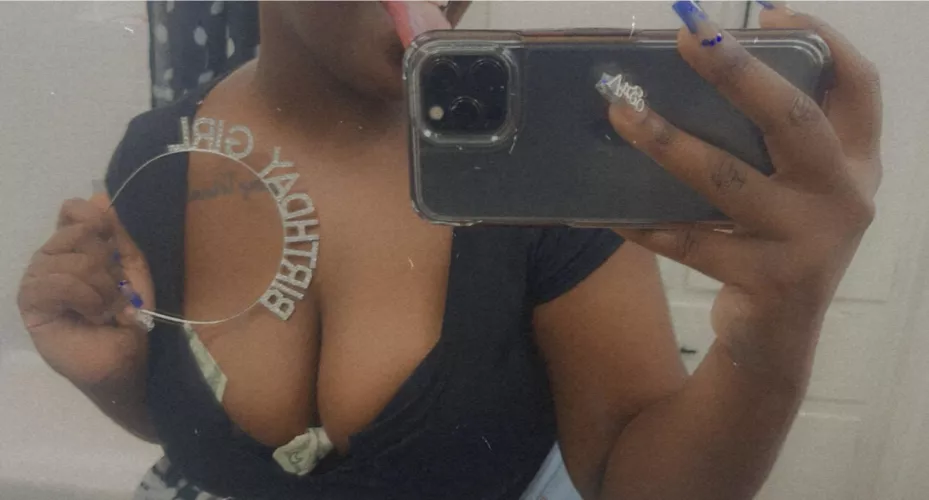 birthday nailfie 💙