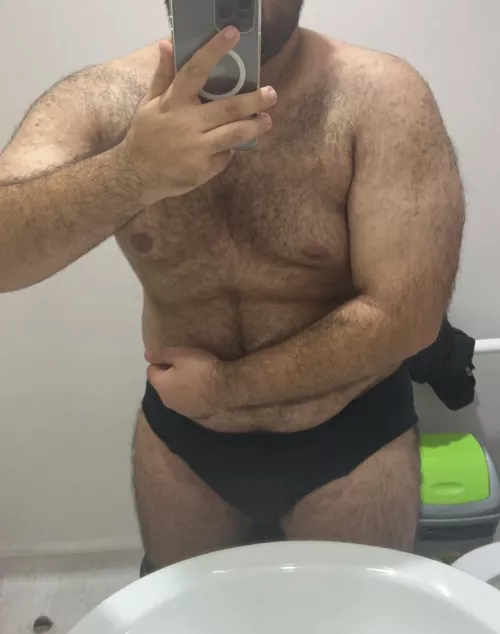 Just a 21 yo bear bottom showing off