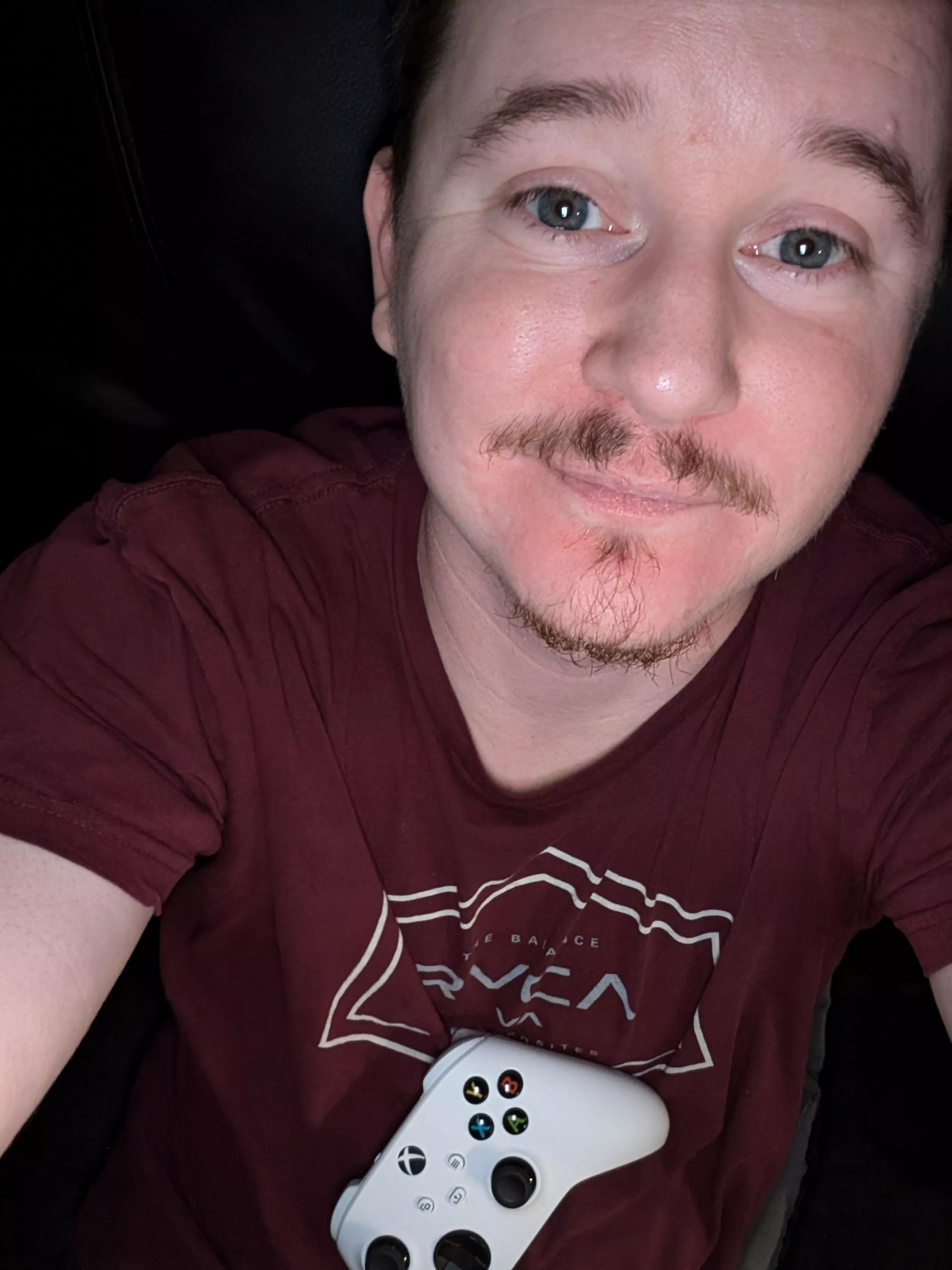 Need some new Fortnite friends. Anybody down? 👀 Also, have a great Saturday! 😘