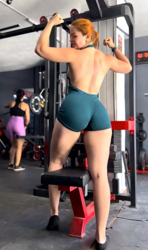 Thick legs, fiery hair, unstoppable confidence