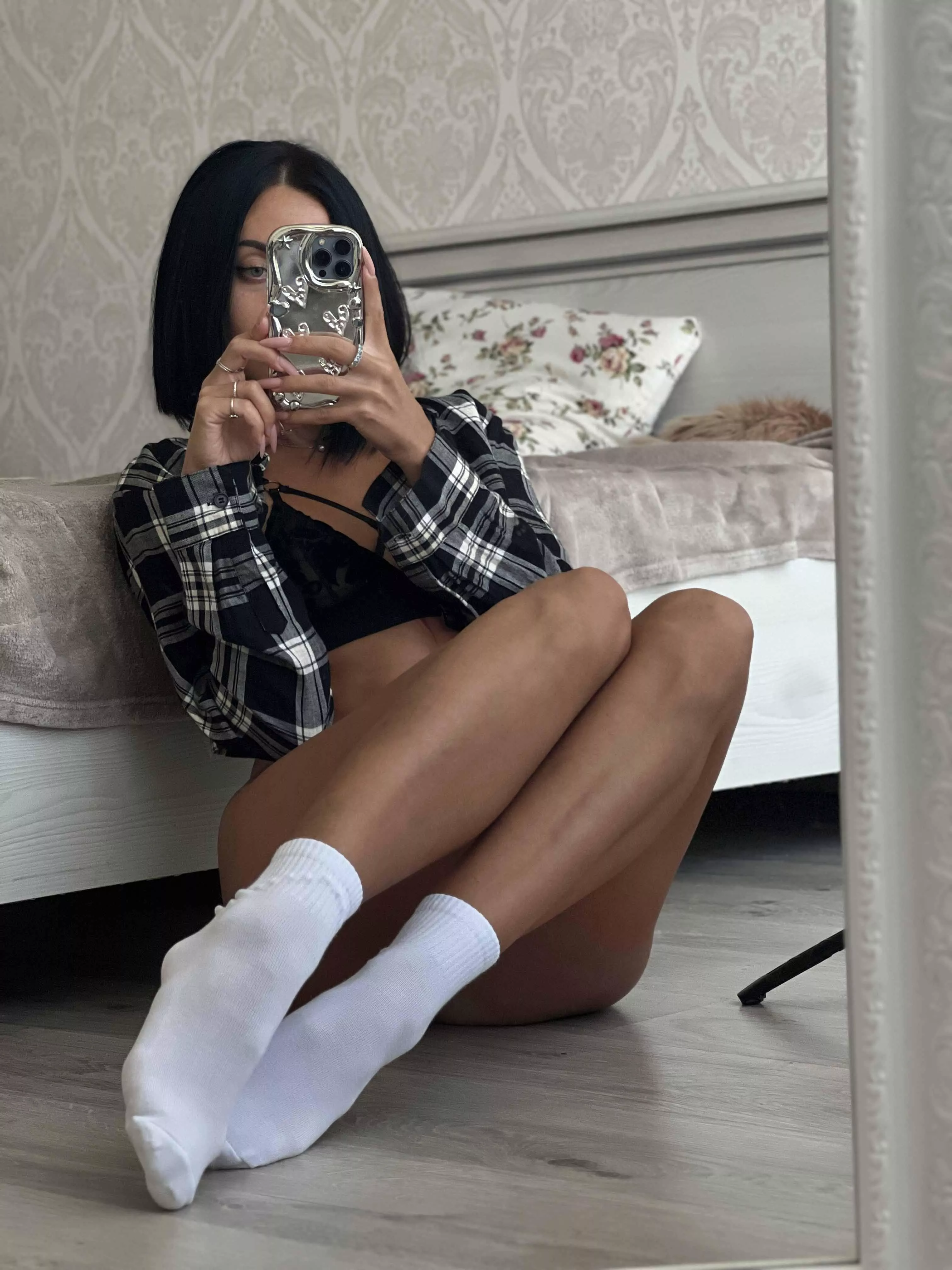 white socks are the most favorite(f)