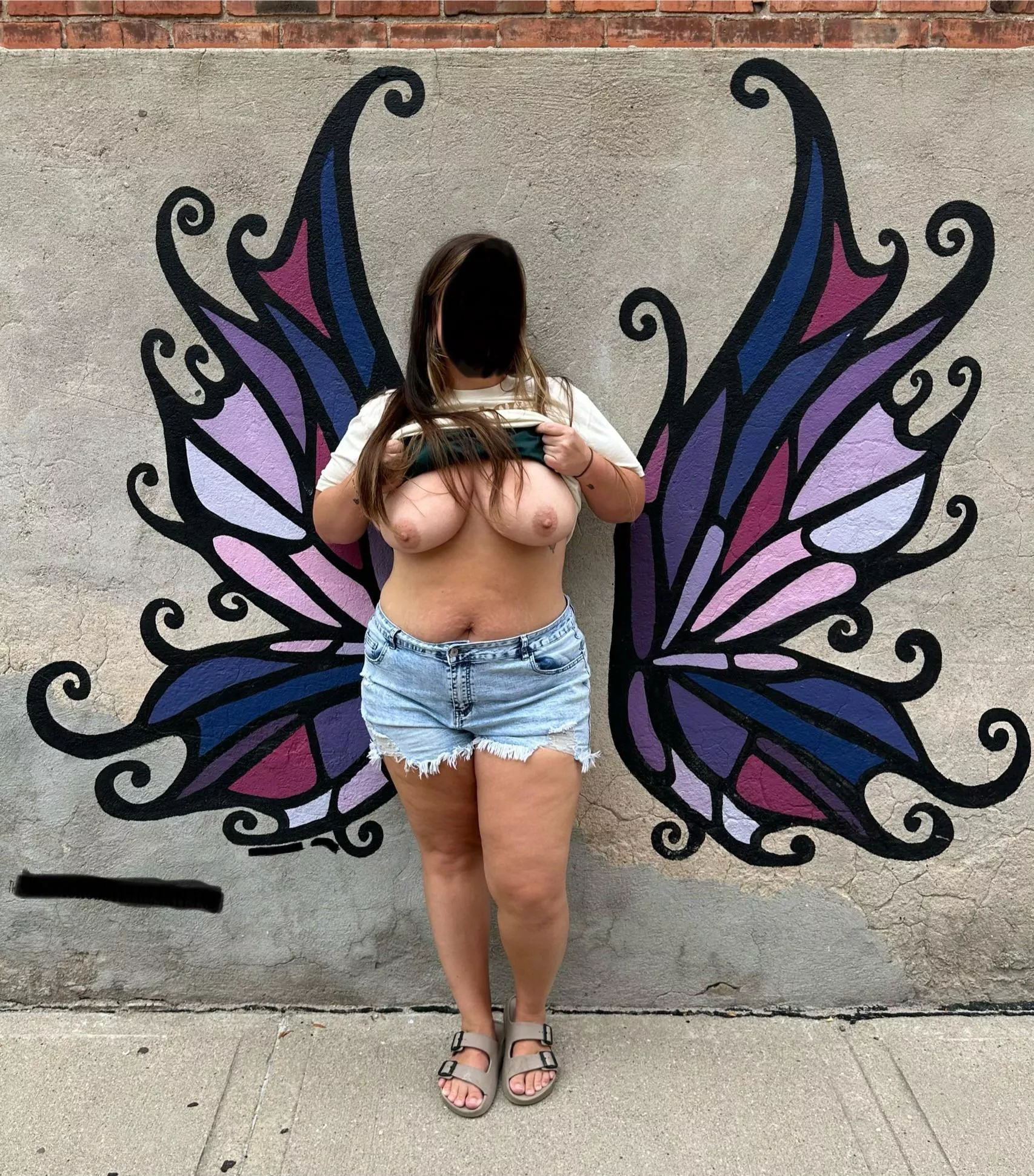 Anyone else tempted by those murals?