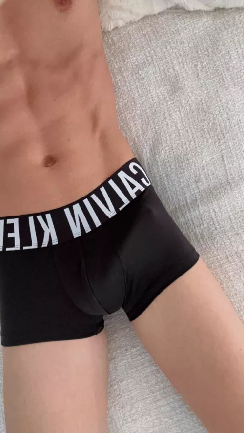 Bulges in black undies are underrated and so sexy