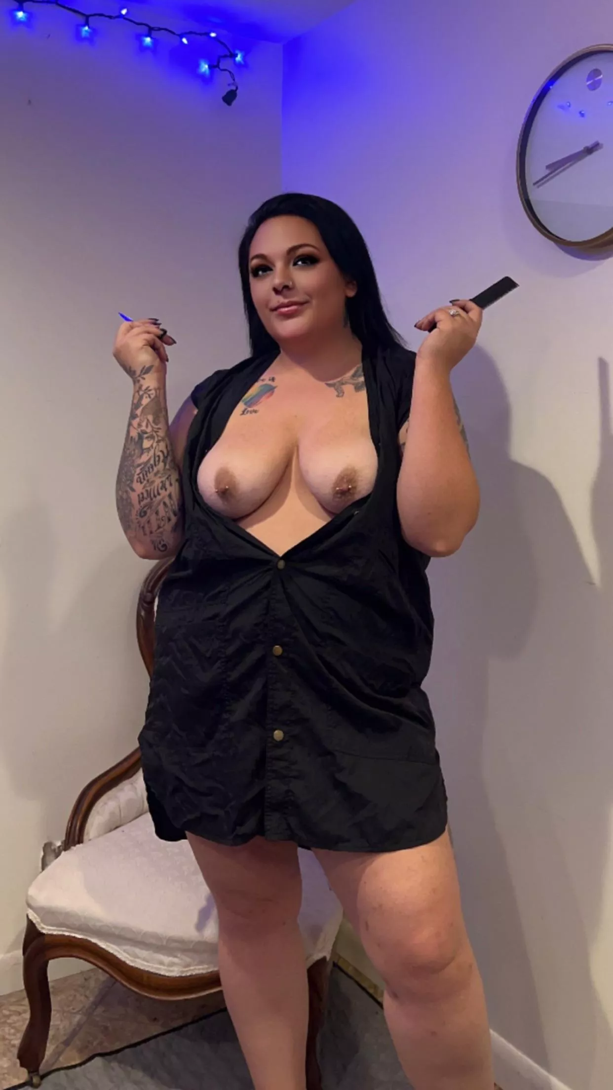 How all haircuts should be given: with titties out..