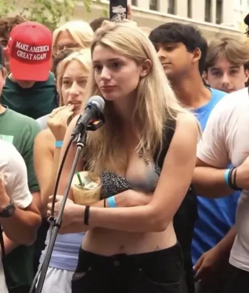 I need her name so badly guys 