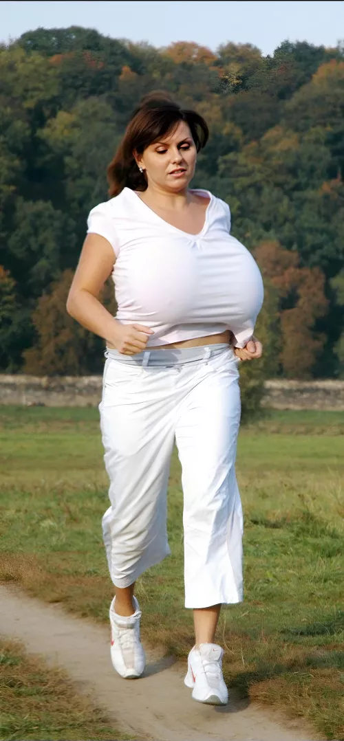 Imagine seeing her running at the park 😅