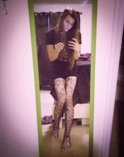 Let's get spooky 👀🕷️