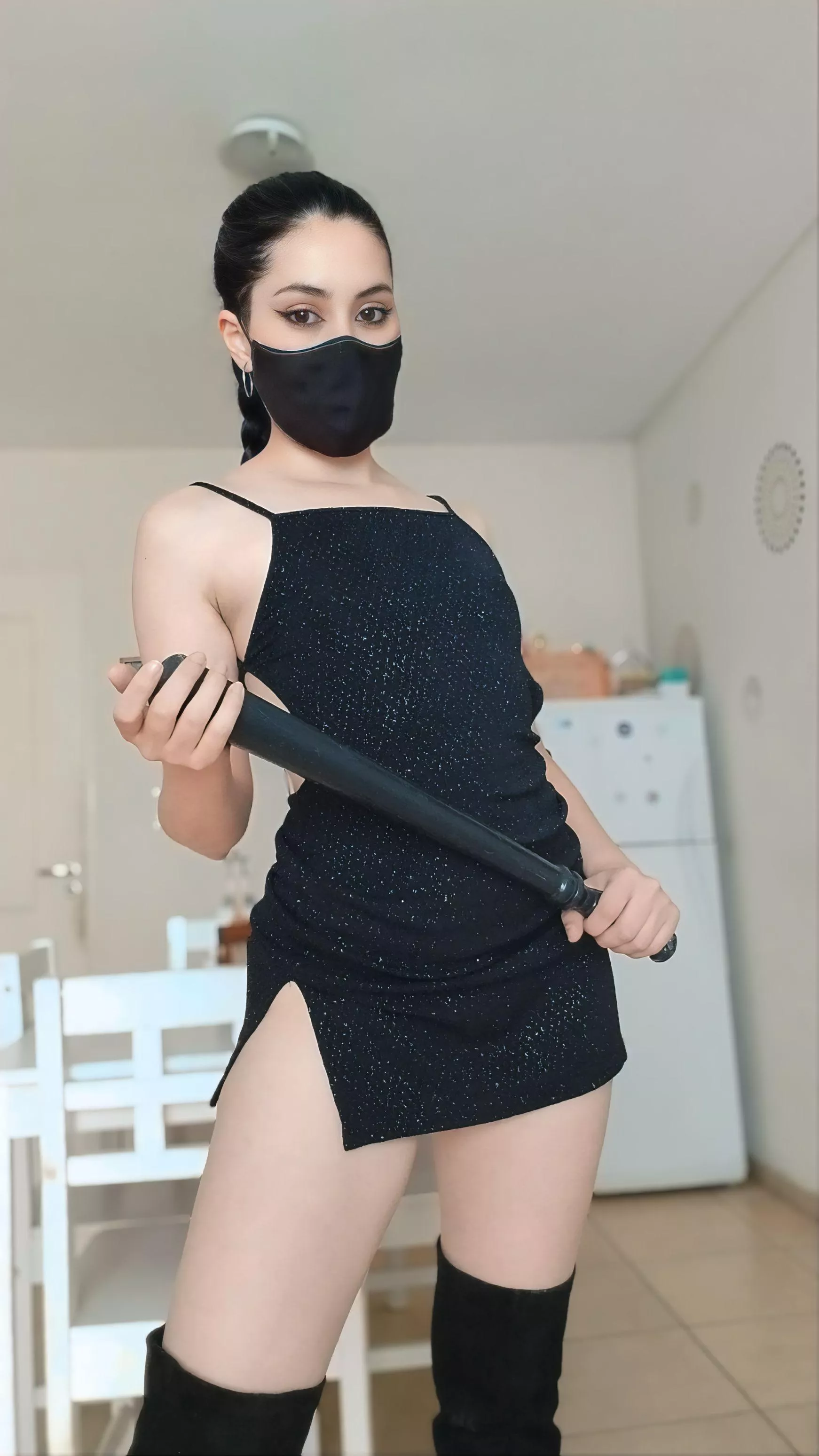 Look at me, adore me, love me 