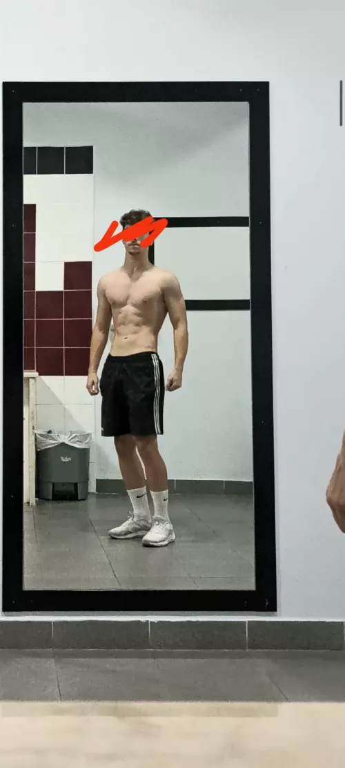 M18, What do y'all think of my body? (dms opened if u liked it)
Sorry my phone's camera isn't great 