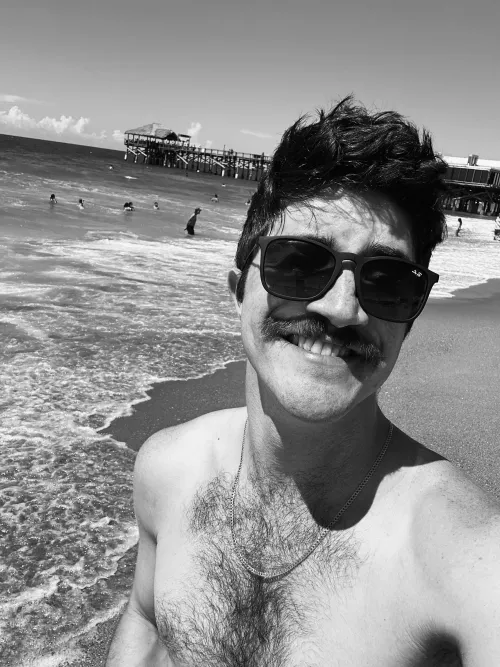 The ocean stirs the heart, inspires the imagination, and brings eternal joy to the soul. Happy Saturday 😘