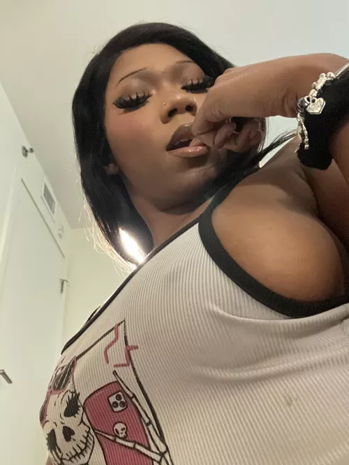 this black woman's presence is a blessing to yall