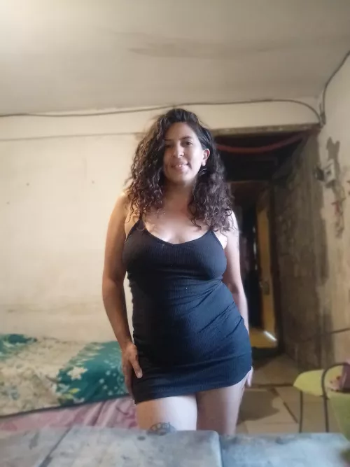 What do men call a latin mom that likes to fucks on the first date??