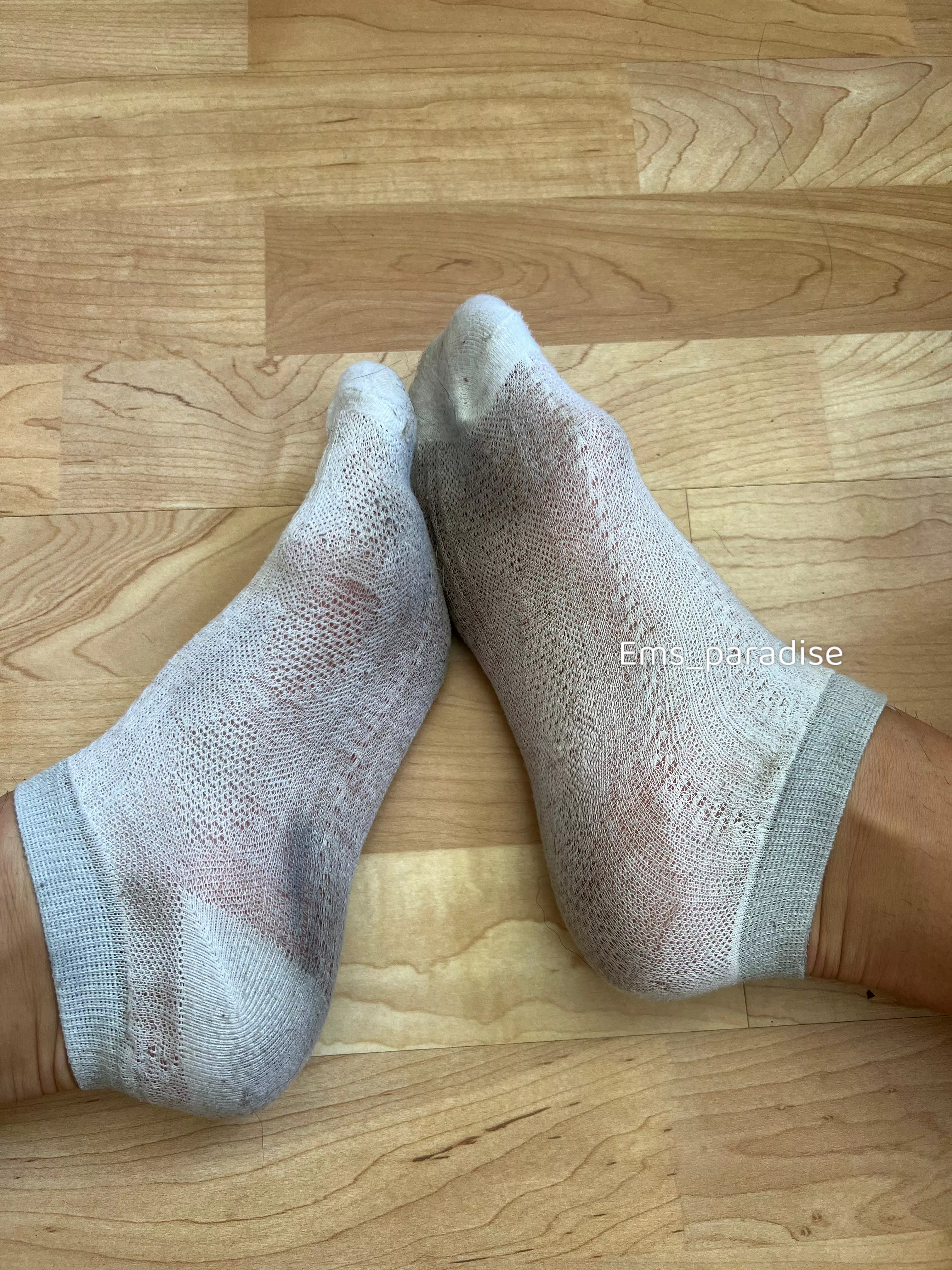 Happy Sunday!! would you sniff them after another long run?🏃‍♀️🙈💗 