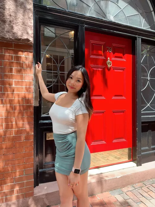 is it normal to feel more comfortable in tight clothes than loose ones?