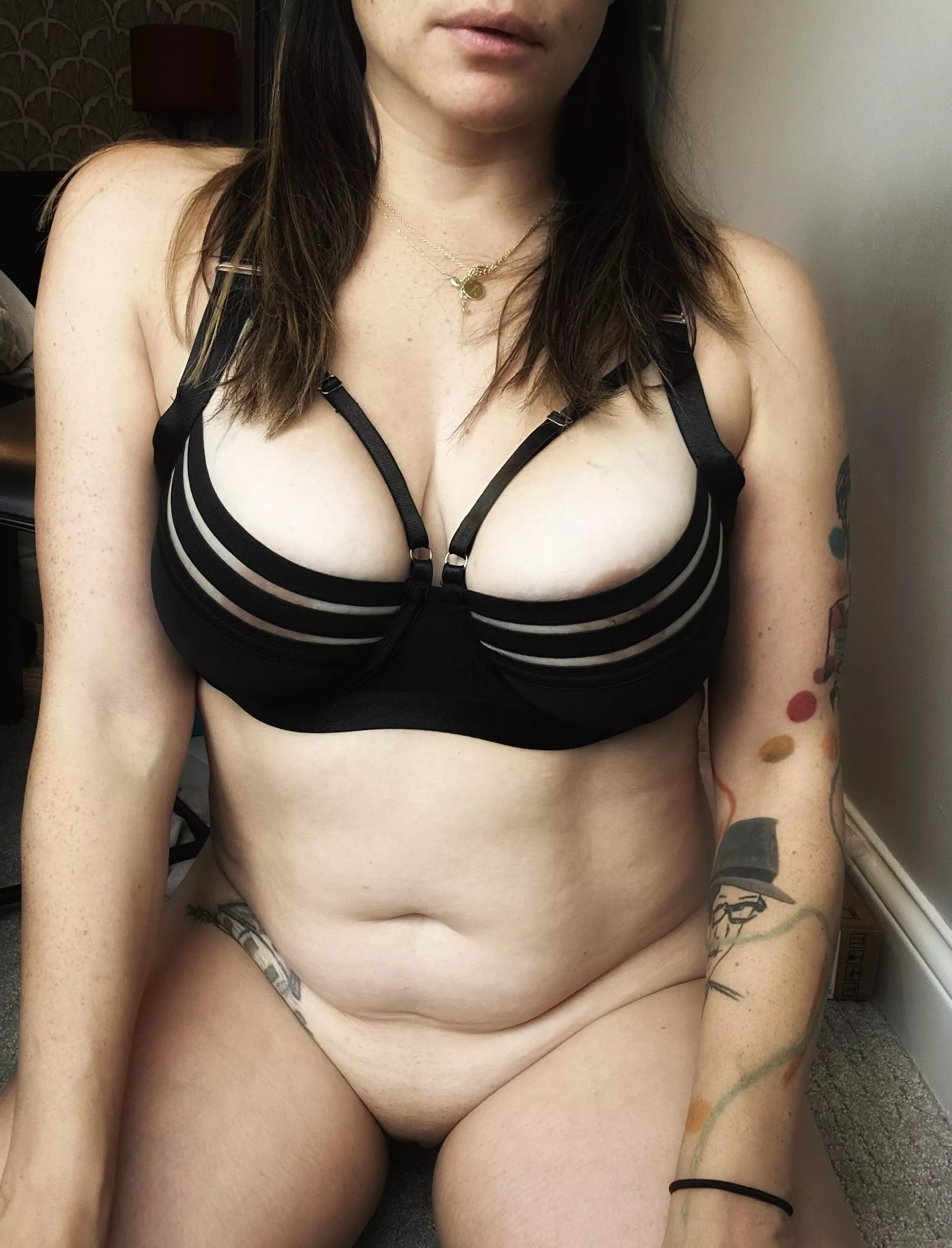 Just a MILF doing her thing 