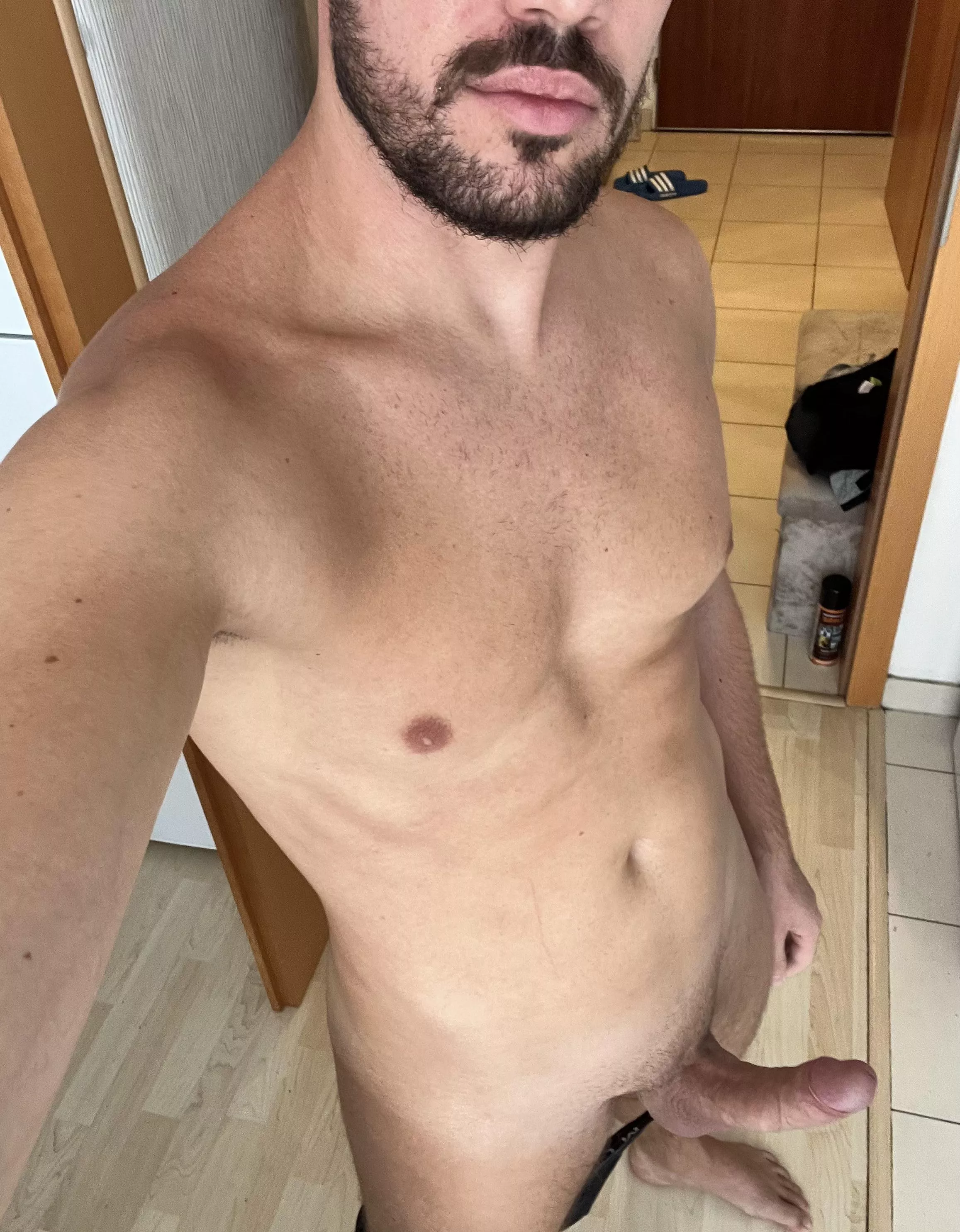 Kneel and suck my thick Cock 🫵🏻💦