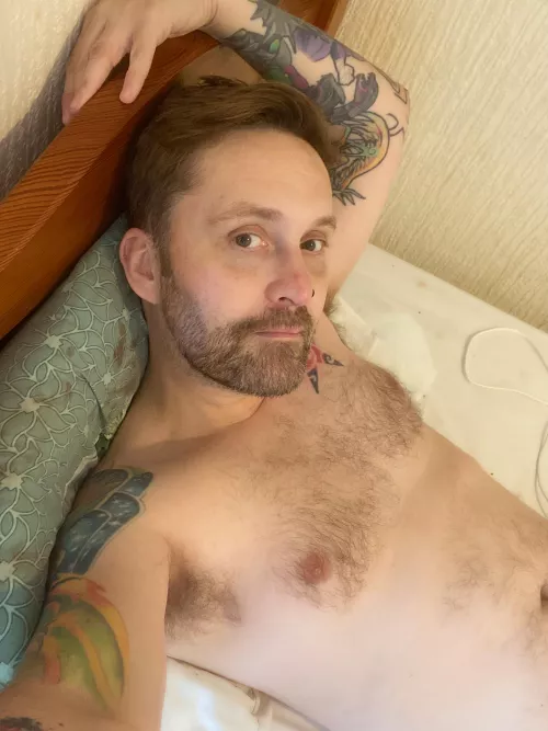 Wide awake as usual 🇬🇧 that’s what you get for falling asleep at 8pm 😂 