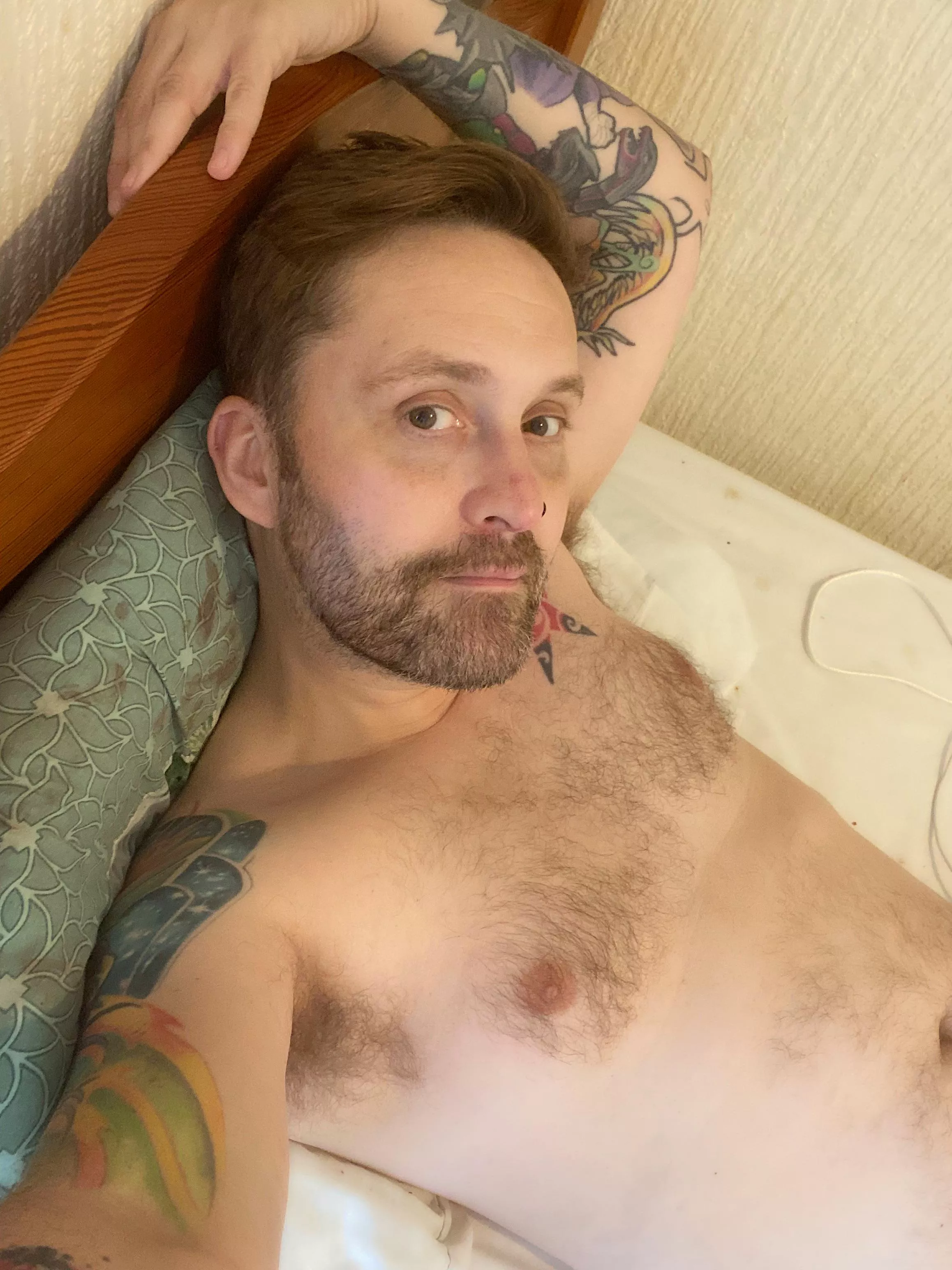 Wide awake as usual 🇬🇧 that’s what you get for falling asleep at 8pm 😂 