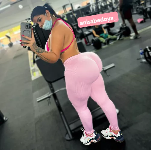 Another day, another Colombian Beauty 