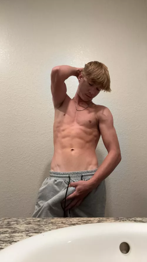 Anyone want to sniff my armpits?
