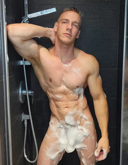 Grab my soapy cock 🍆🧼🫧