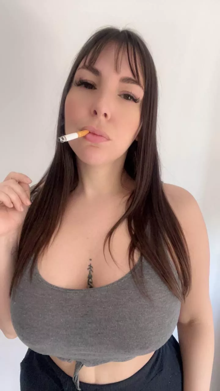 I love smoking while having sex 