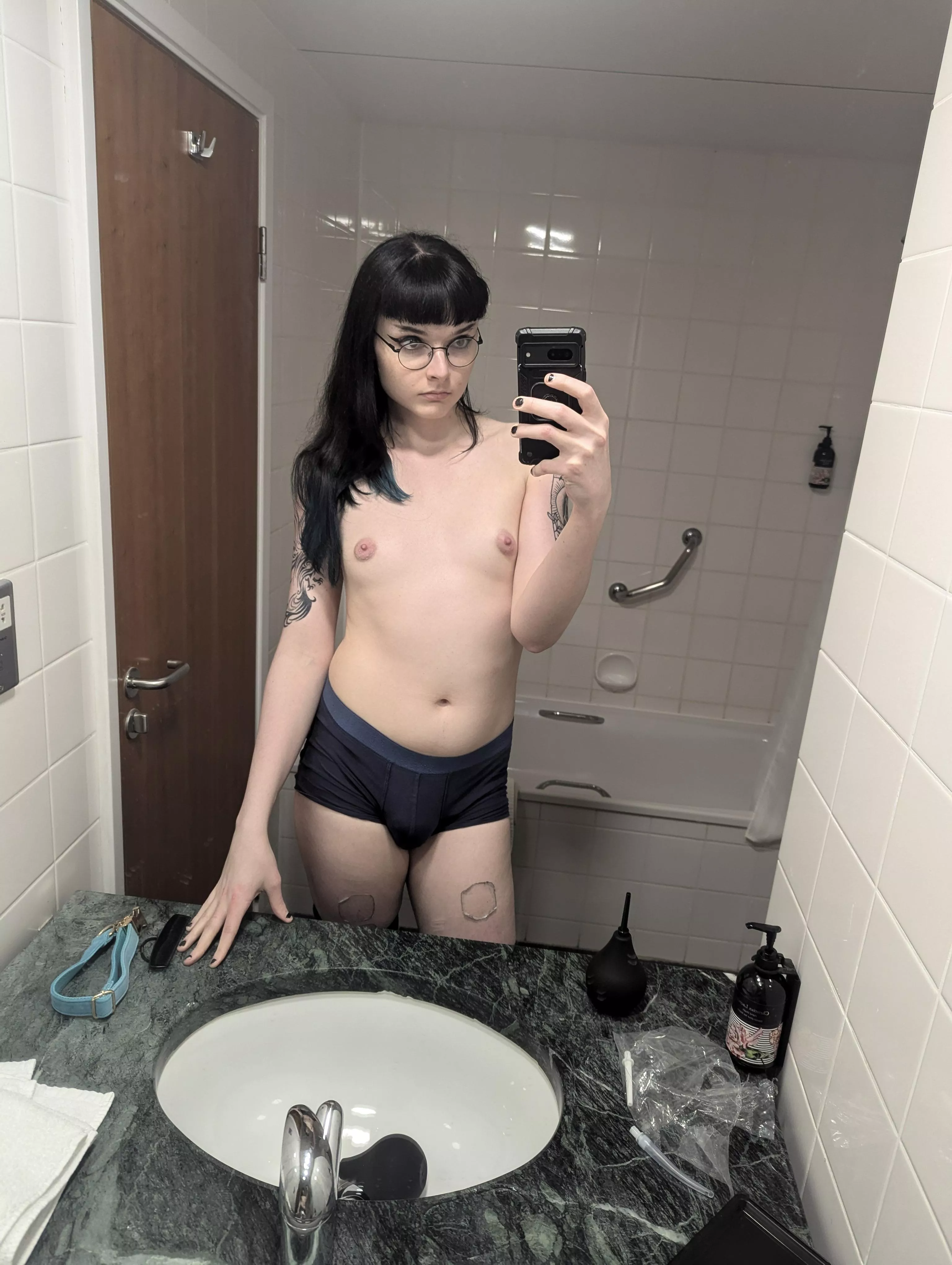 lazy hotel bulge 💕