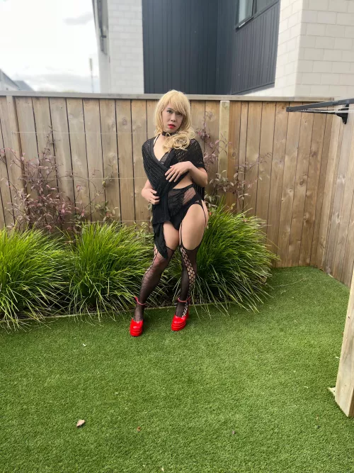 My white neighbor saw me taking these photos and it turned me on 🤭