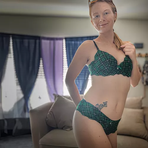 no witty caption, just a ginger trying her best @redlilyrose19