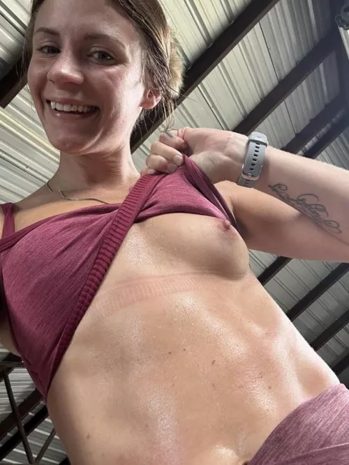 Sweaty titties 