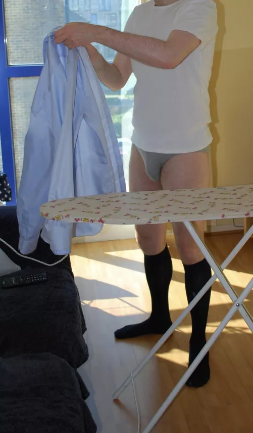 The Monday morning rush. Grey isn’t my favourite underwear colour, but I decided to wear these grey Bonds briefs today. I picked them up in Australia a few years ago.