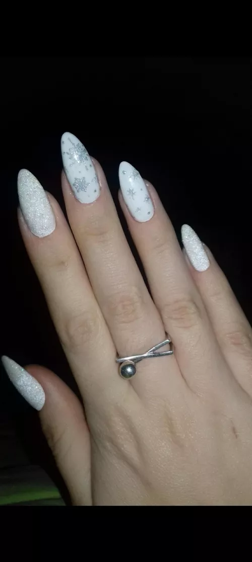 This manicure will leave a few marks on your back