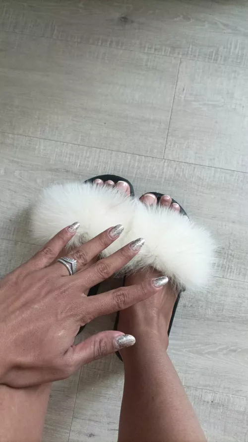 willing to give you a footjob