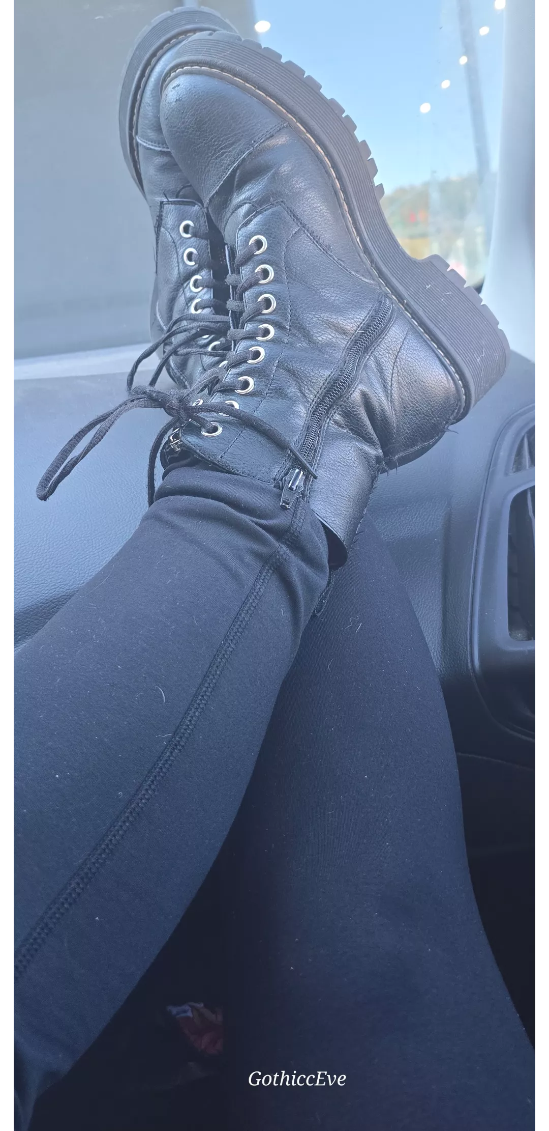 Worship the ground I walk on ✨️