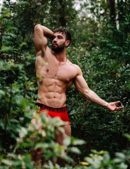 Does red boxer brief looks good on me? 