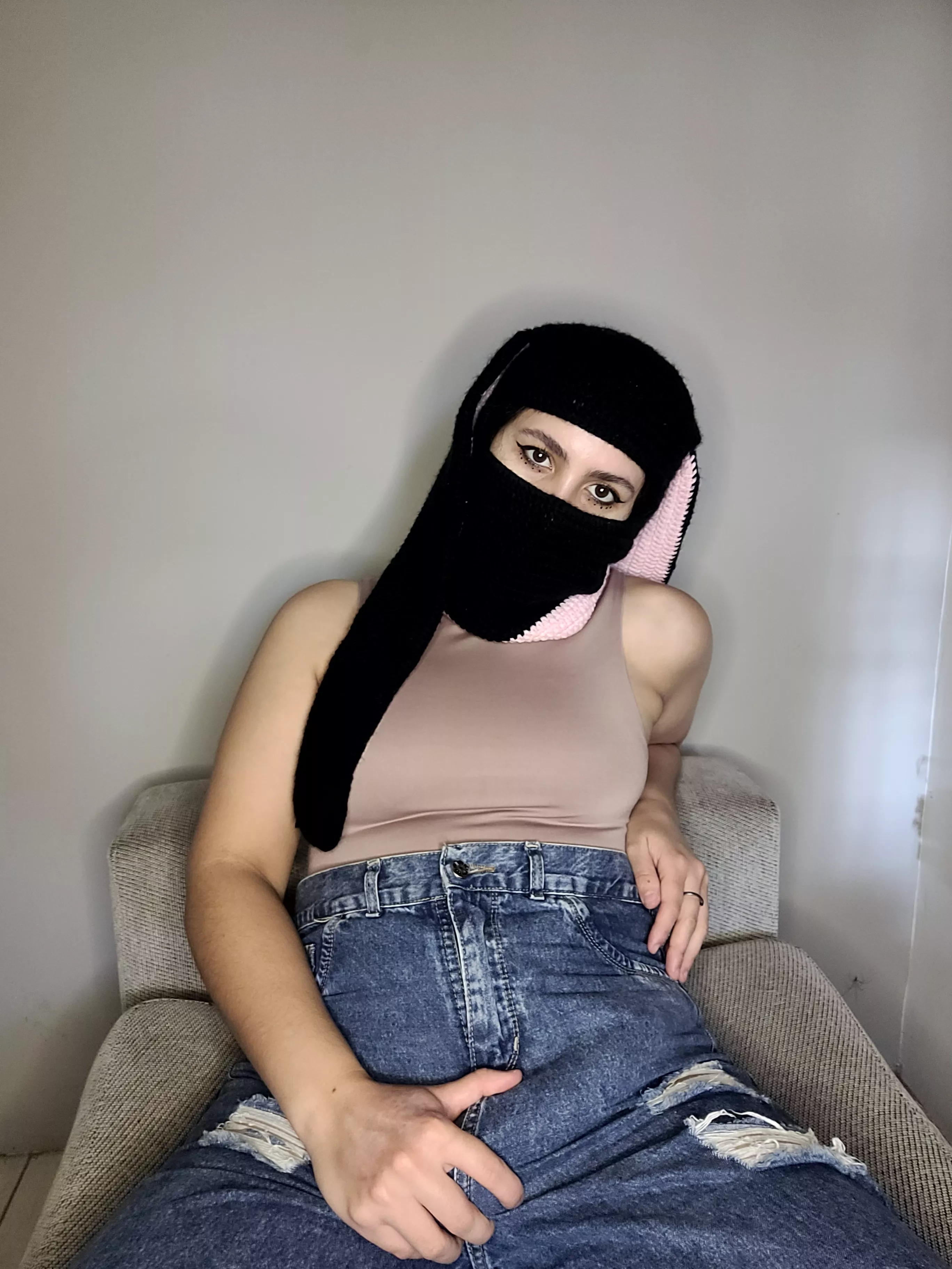 Get on your knees and pleasure your mistress