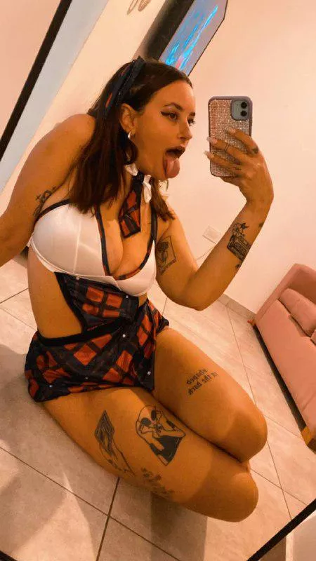 Let's play wild all night baby 