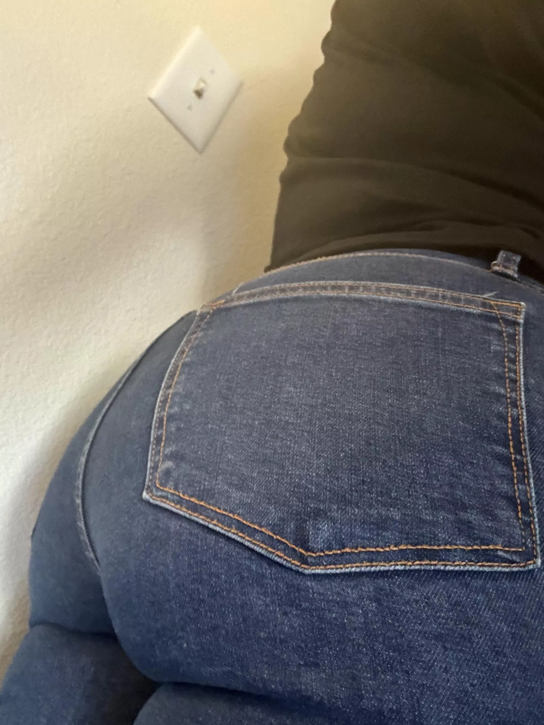 Should I go a size smaller or larger in these jean?!