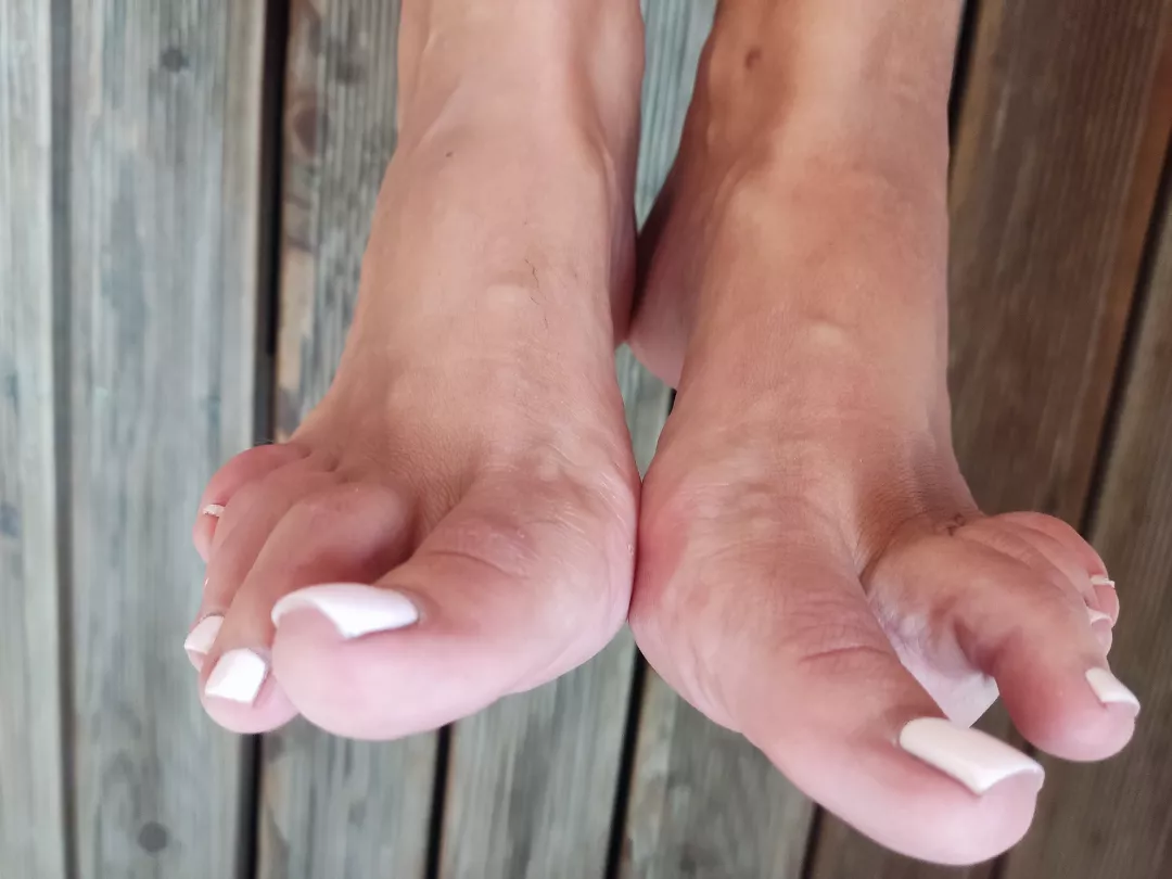 Sniff it, lick it, come in between 