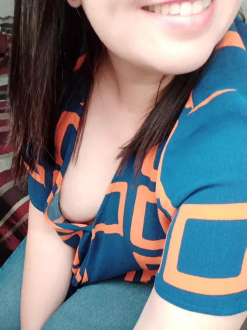 This is me, listening to you - No bra today!