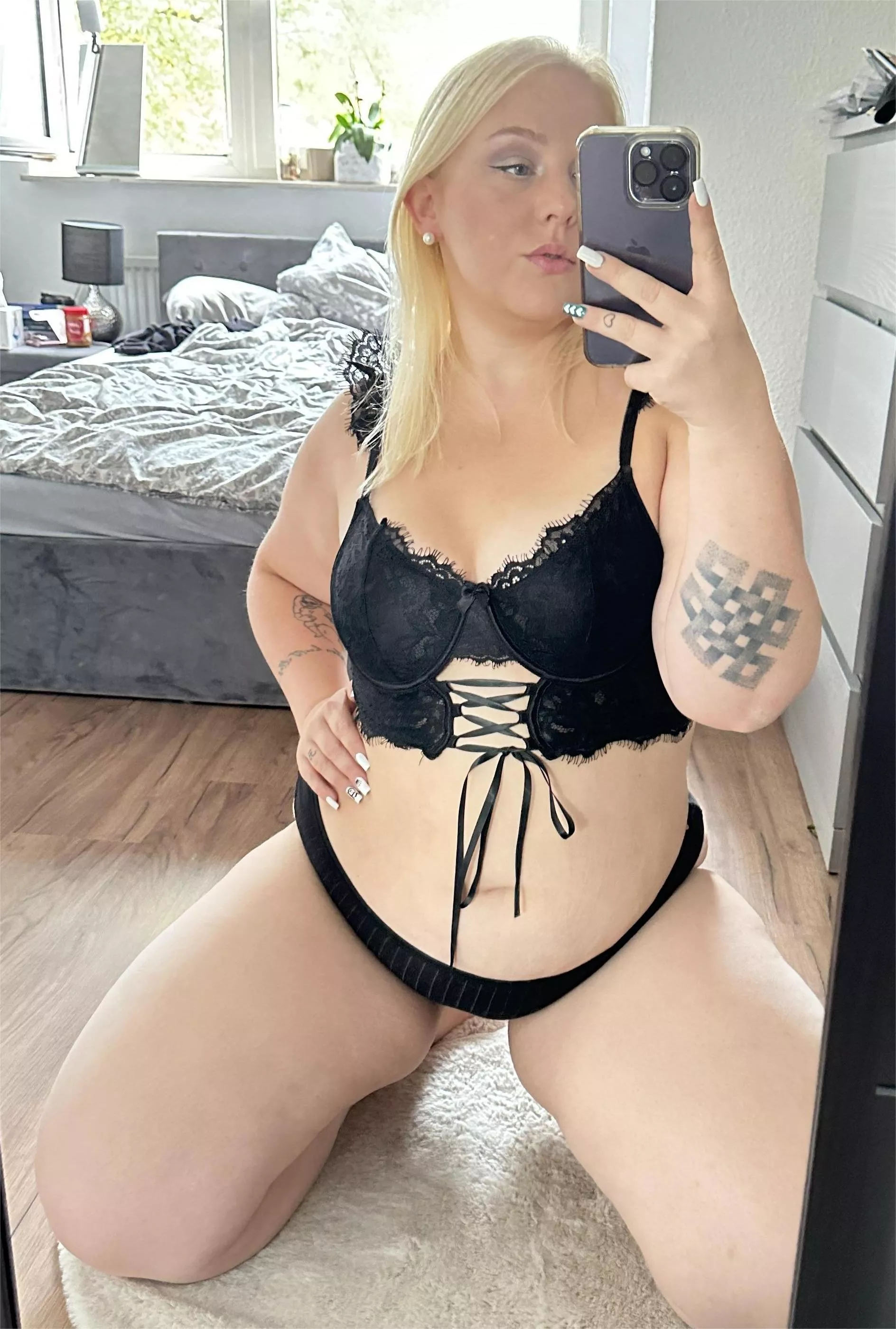 Are you hungry, daddy, wanna lick.