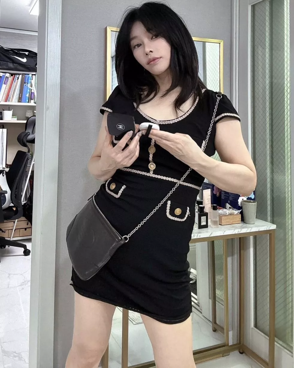 Asian mom with a class