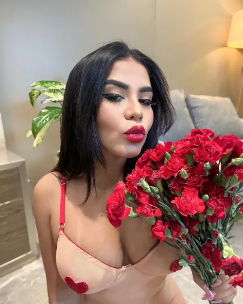 I want a hot gentleman for be a cute rose