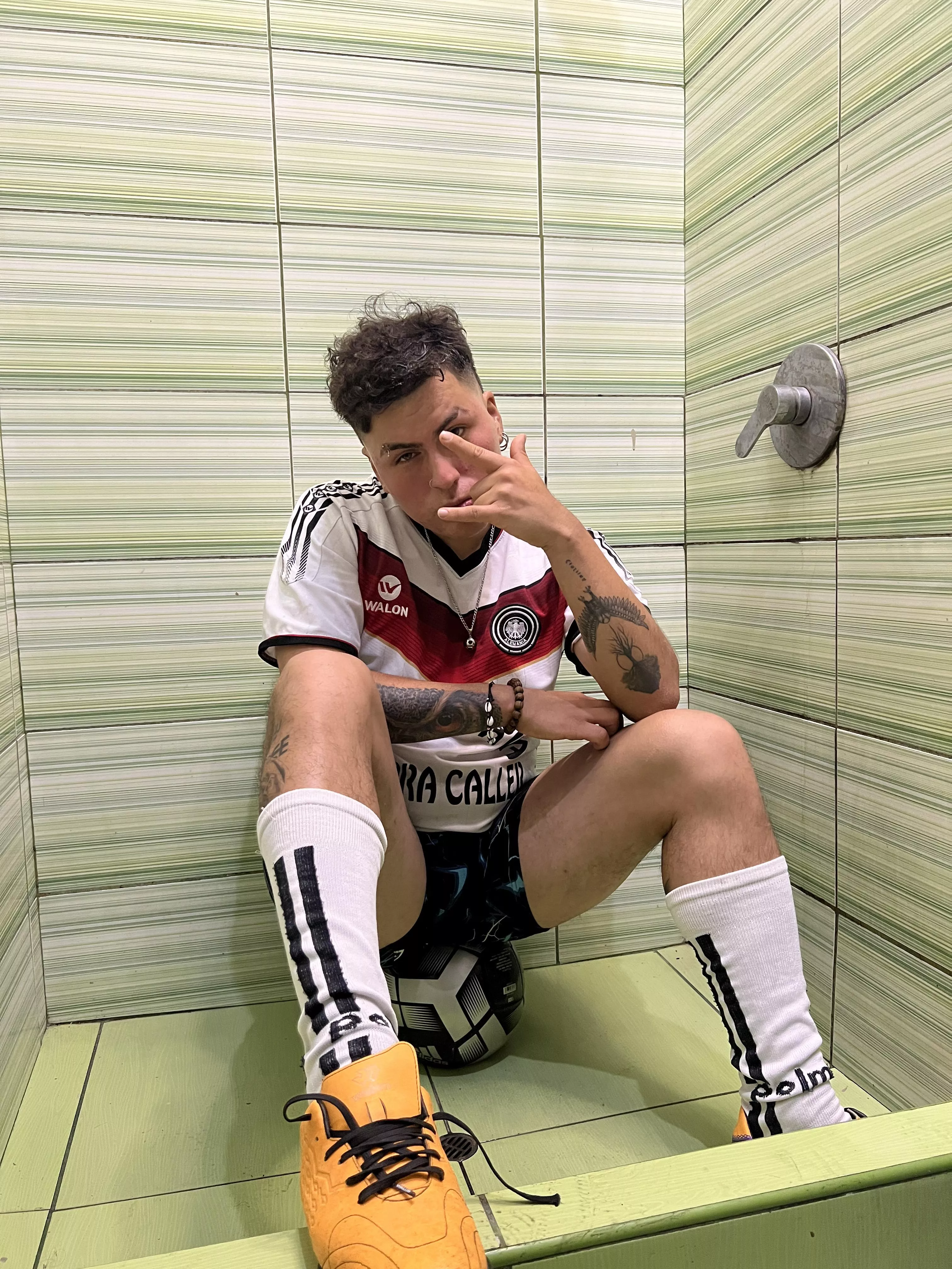 If you're looking for an athletic stud, I'm the perfect candidate. I want to tear up holes after every training session 🍆⚽️🍆💦💦💦