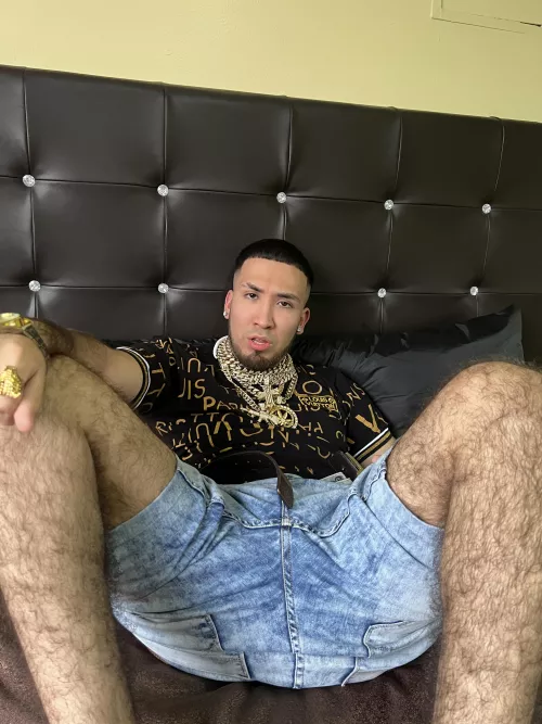 Whats wrong with having a hairy legs? Look at me and tell me I dont look sexy like this haha