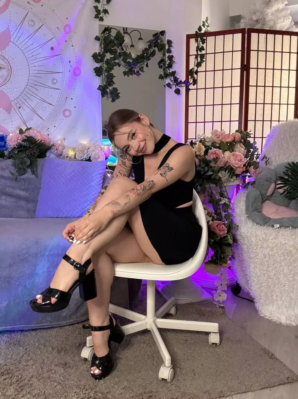 where would you take on a date a girl dressed like me?